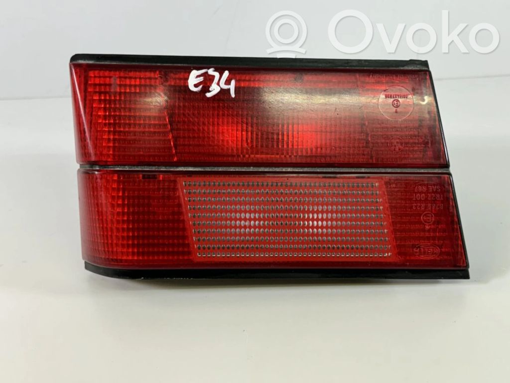 BMW 5 E34 Galinis žibintas dangtyje 