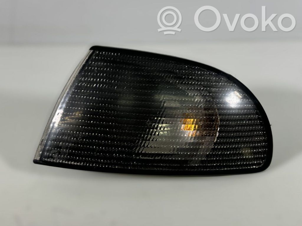 Audi A4 S4 B5 8D Kierunkowskaz przedni 