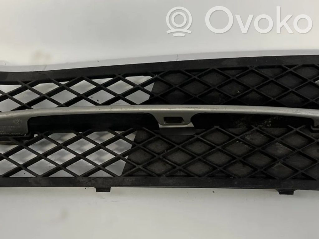 BMW 5 F10 F11 Kratka dolna zderzaka przedniego 
