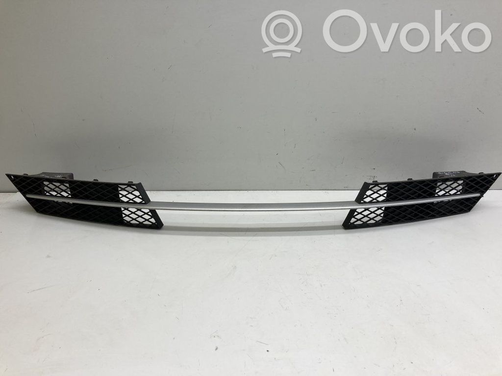 BMW 5 E60 E61 Kratka dolna zderzaka przedniego 