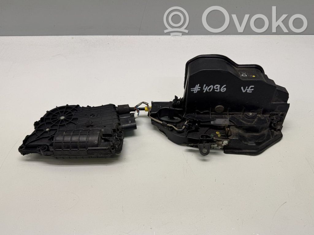 BMW X5 E70 Priekšpusē slēdzene 