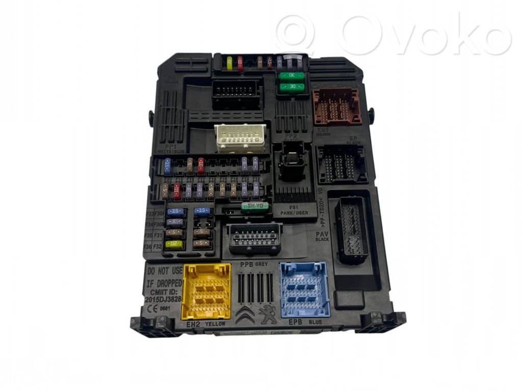 Peugeot 5008 II Juego de caja de fusibles 