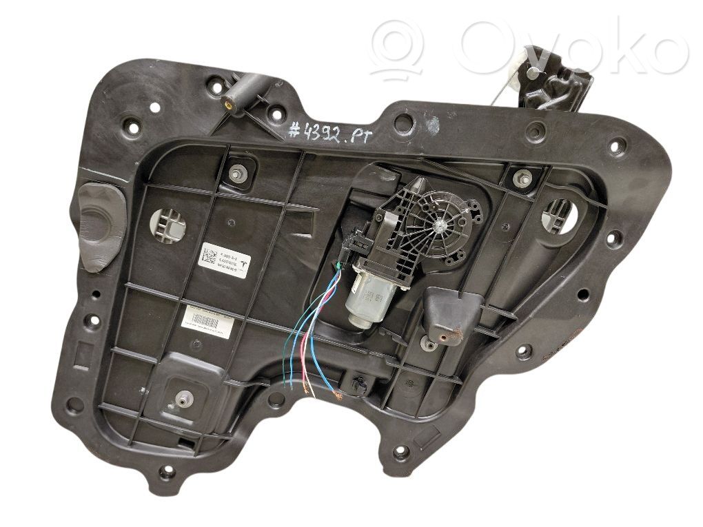 Tesla Model 3 Mechanizm podnoszenia szyby tylnej bez silnika 