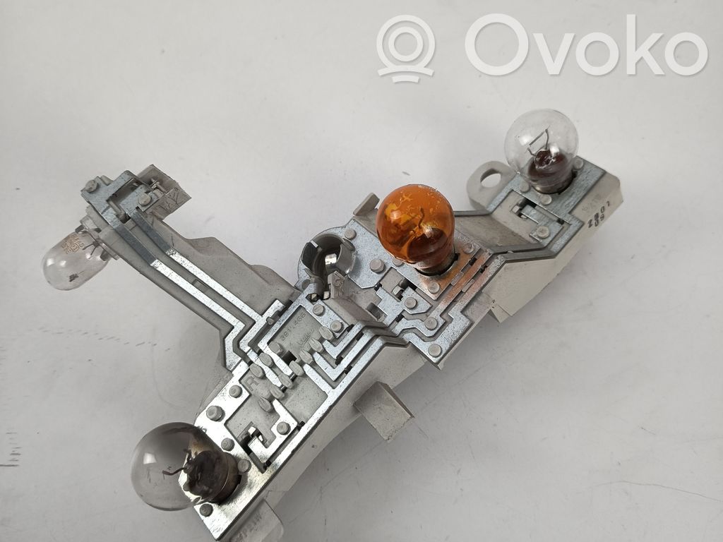 BMW 1 E81 E87 Cubierta del soporte de la lámpara de la luz trasera 
