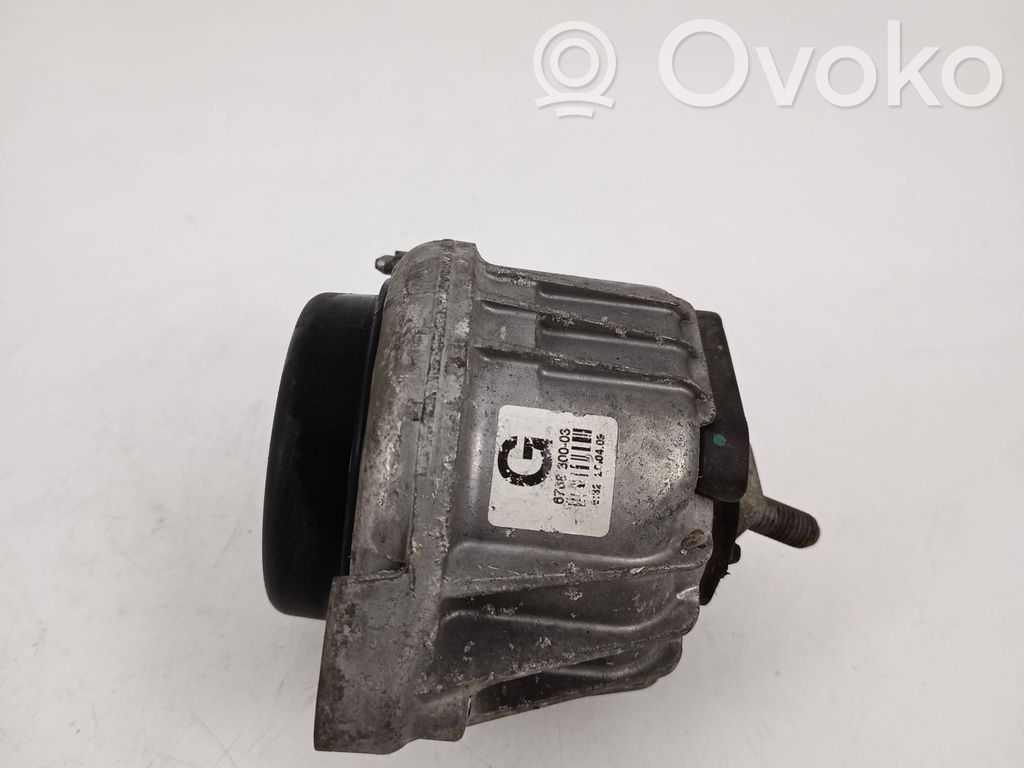 Soporte de montaje del motor   6768800
