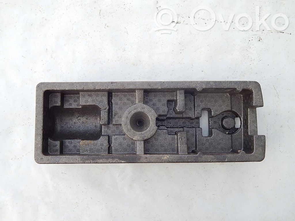Opel Astra J Spare wheel section trim 