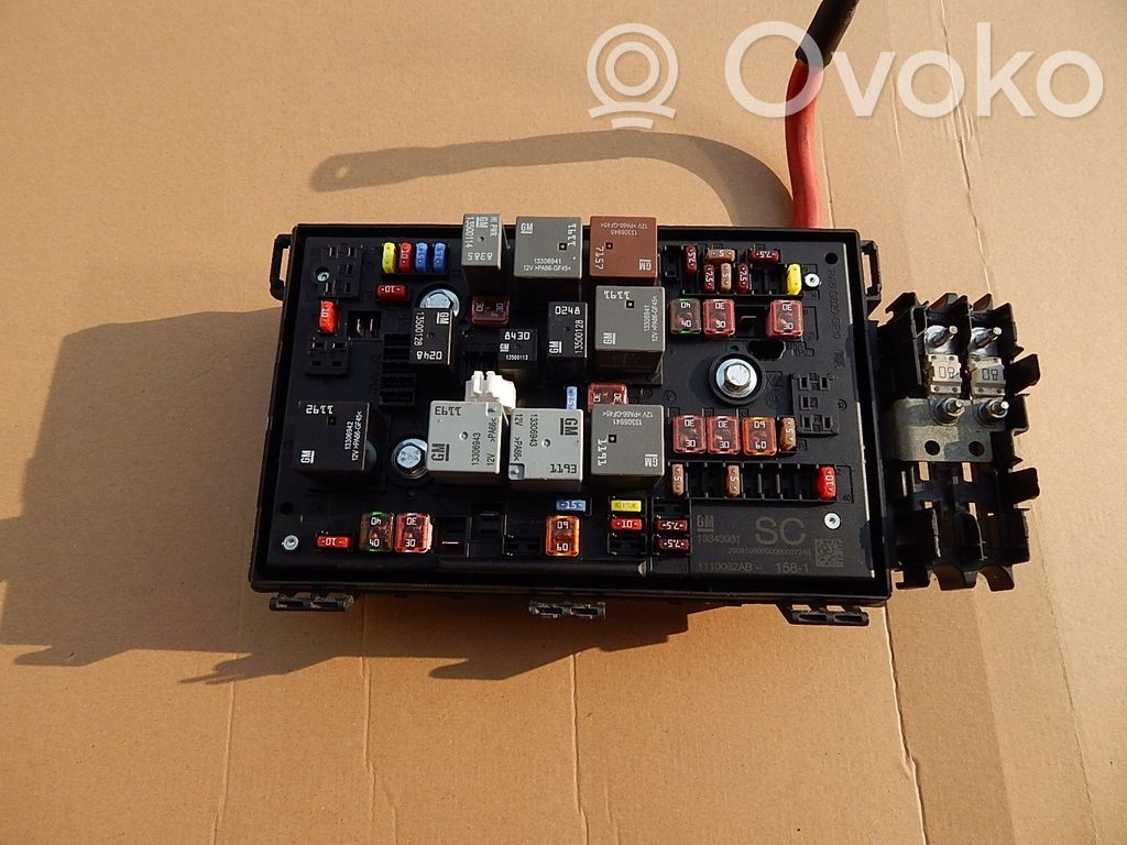 Opel Astra J Fuse module 