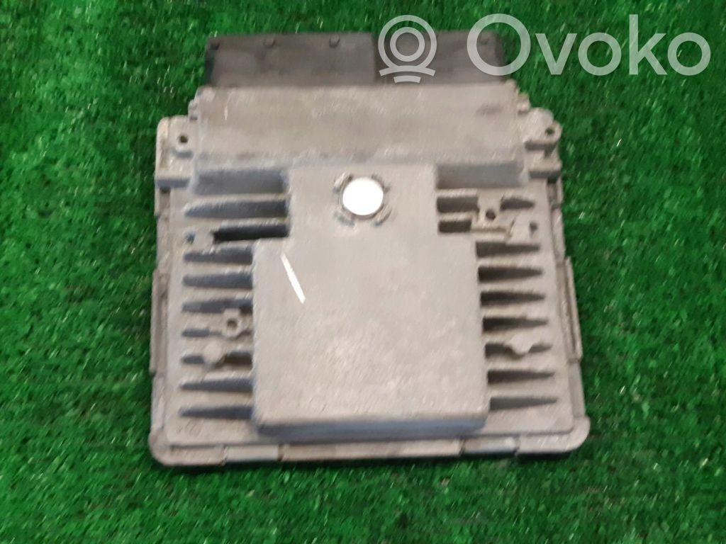 Volkswagen Golf VI Engine control unit/module 