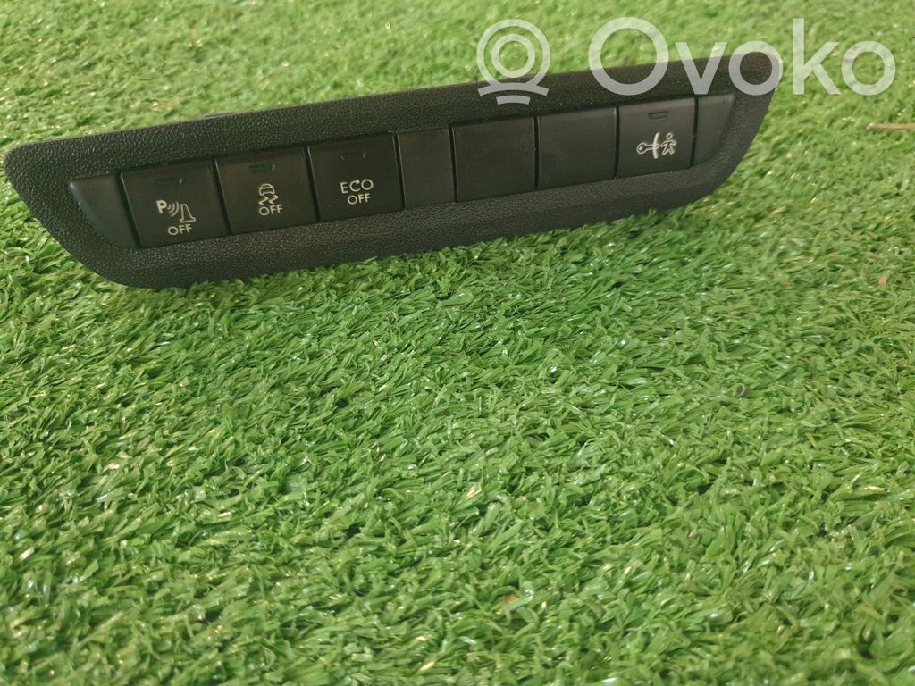 Peugeot 2008 I Un conjunto de interruptores 
