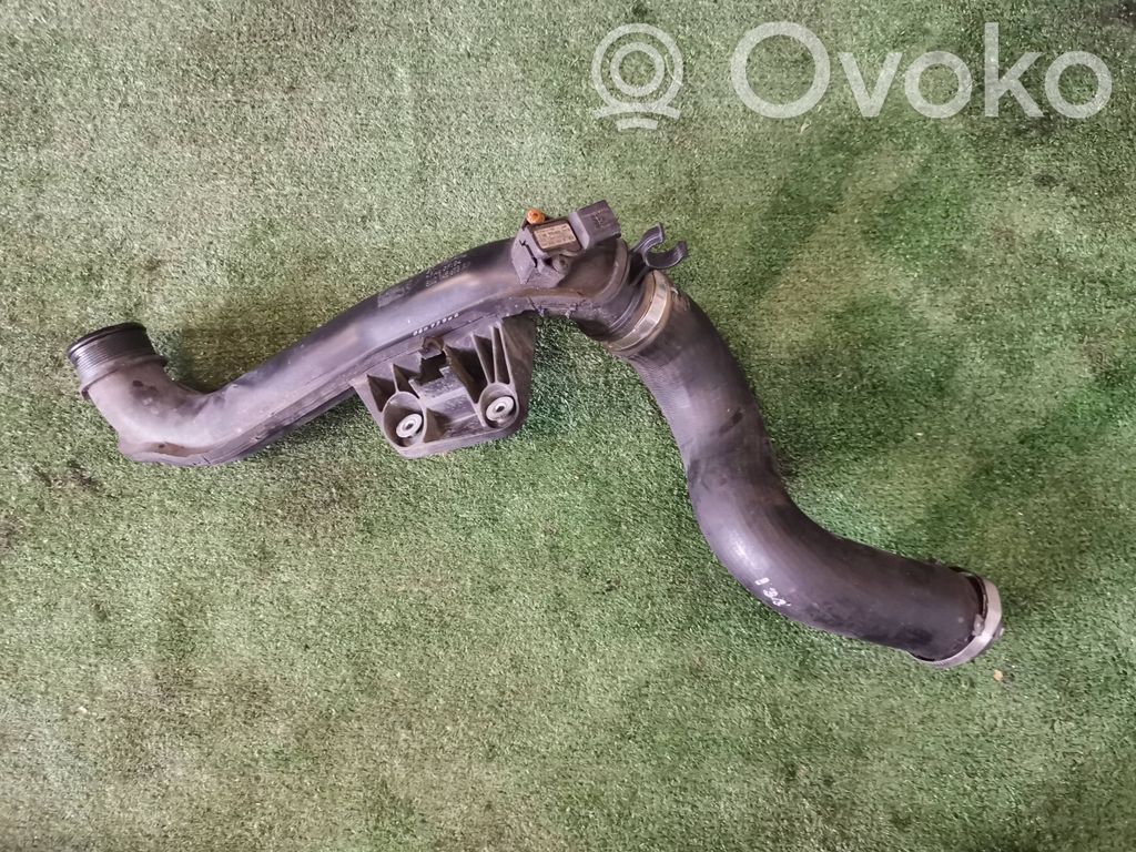 Audi A4 S4 B8 8K Furtun/conductă intercooler 