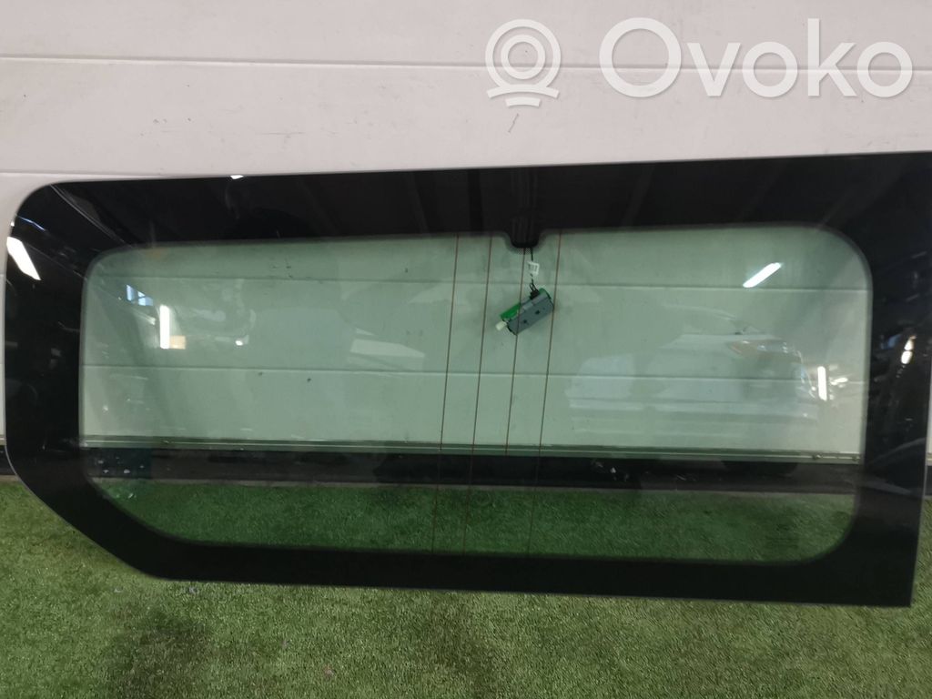 Ventanilla de ventilación de la puerta trasera   JK21B29740G