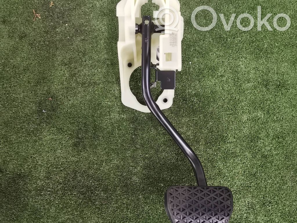 BMW X1 E84 Brake pedal 