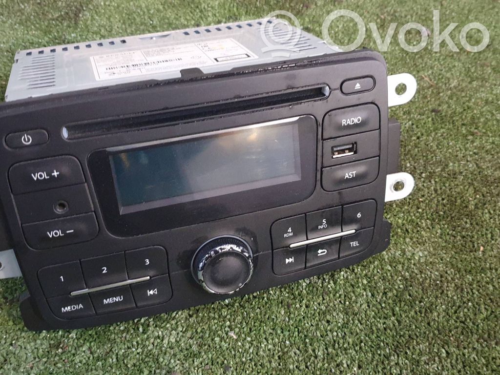 Dacia Sandero II Radio / CD-Player / DVD-Player / Navigation 