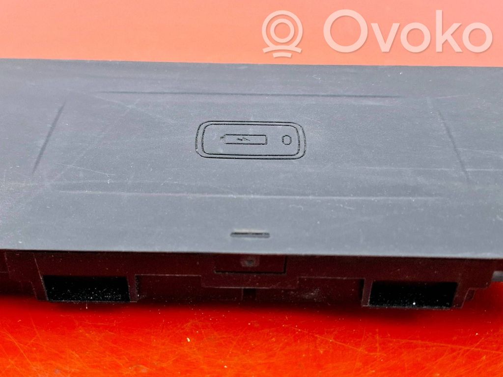BMW 1 F40 Battery charger (optional) 