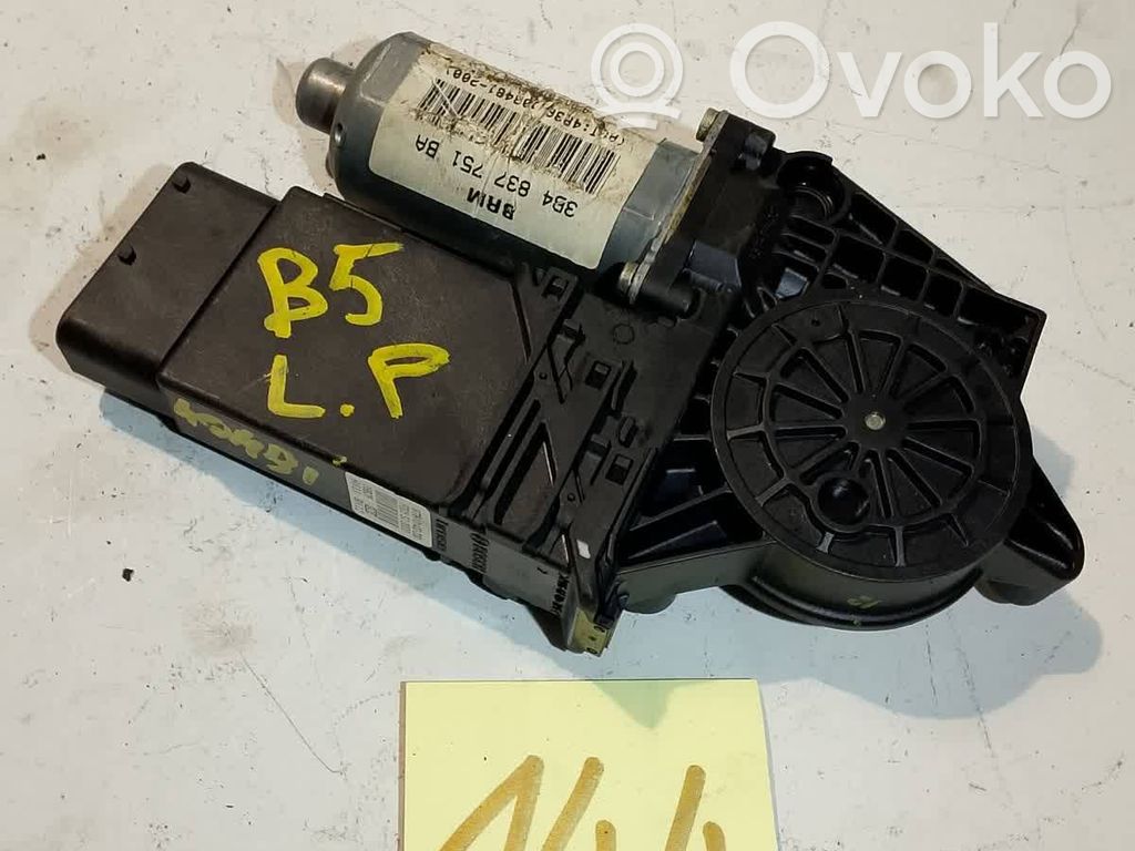 Volkswagen PASSAT B5 Motorino alzacristalli della portiera anteriore 