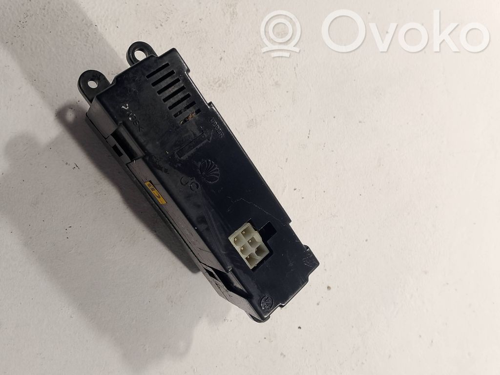 Uhr   012545