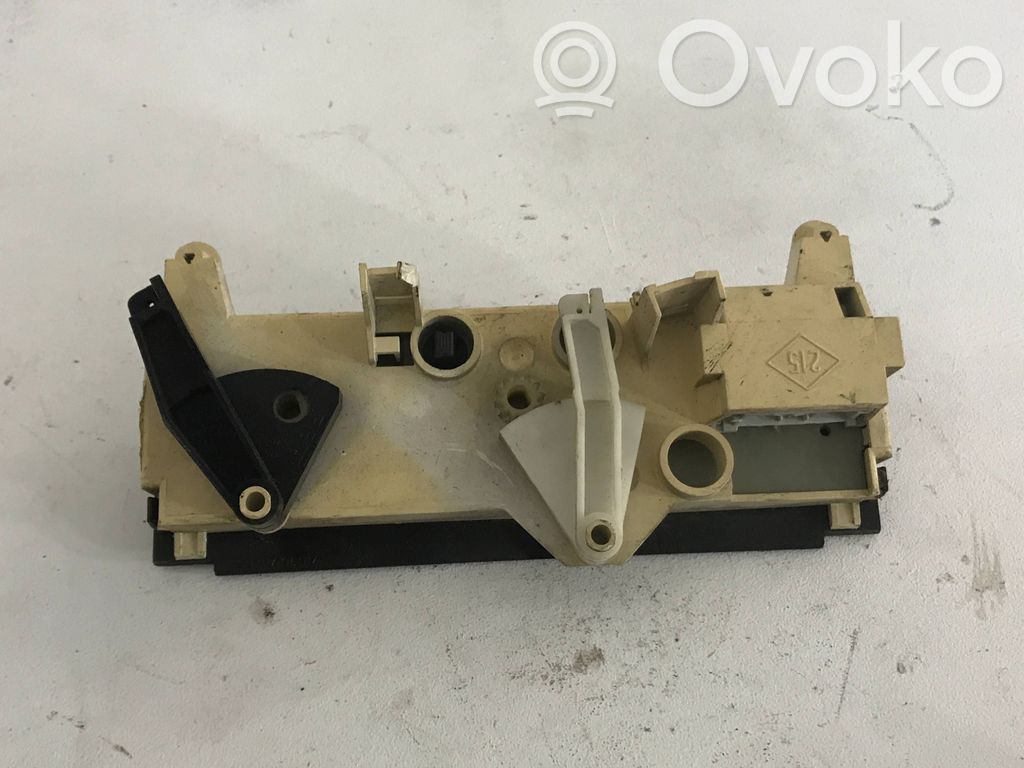 Renault Clio II Konsola środkowa / Panel sterowania 