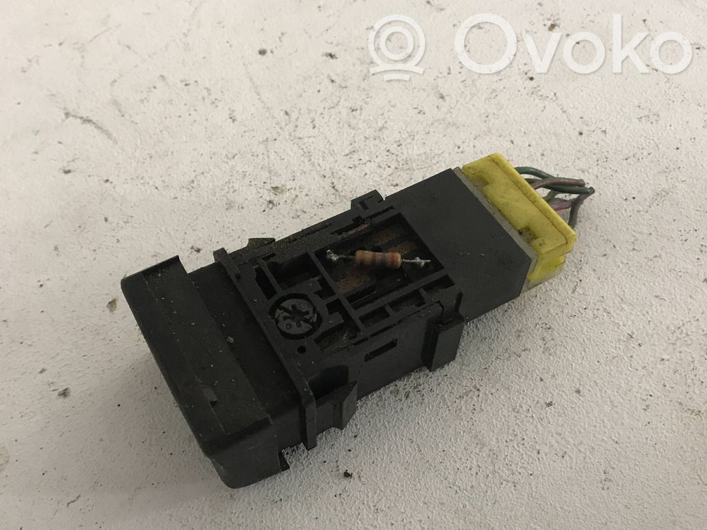 Nissan Almera N16 Avarinių žibintų jungtukas 