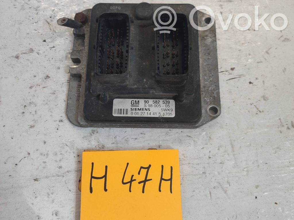Opel Zafira B Engine control unit/module 