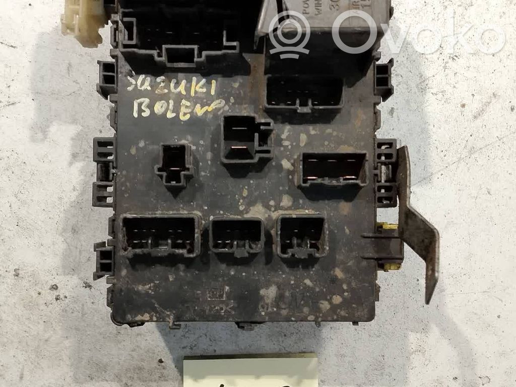 Suzuki Baleno EG Skrzynka bezpieczników / Komplet 