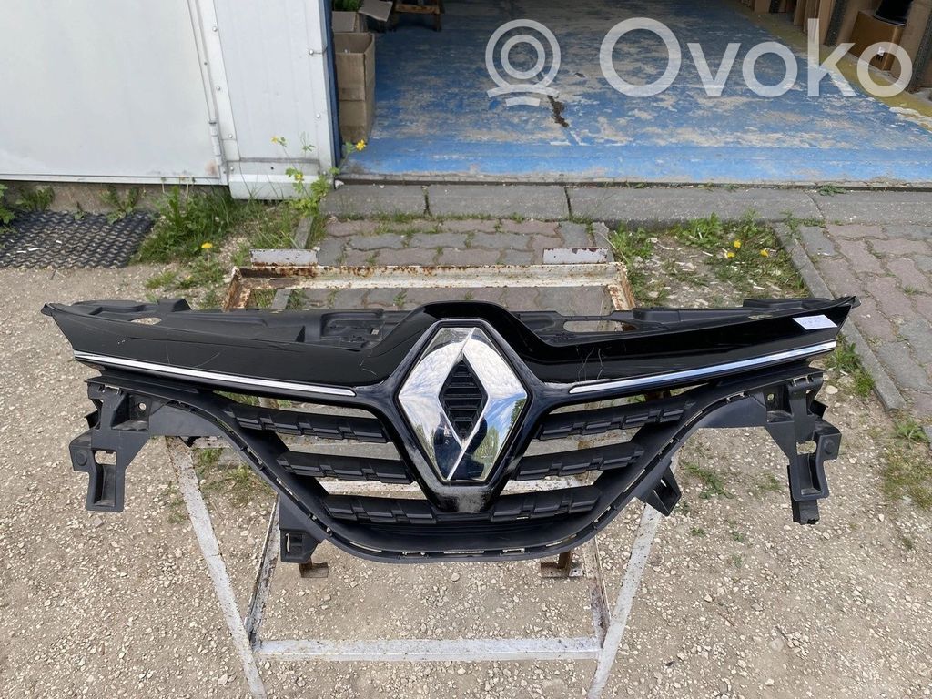 Renault Clio V Grotelės priekinės 