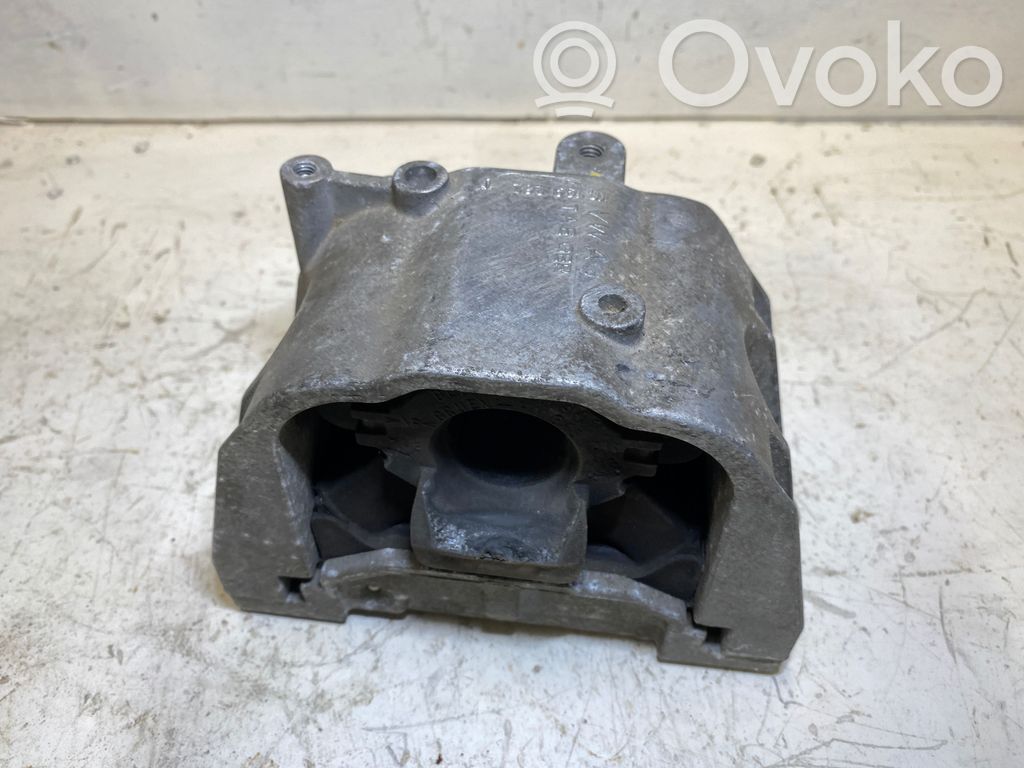 Volkswagen Golf IV Engine mount bracket 