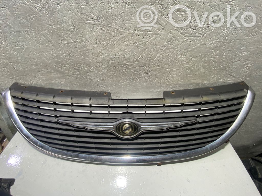 Chrysler Voyager Front grill 