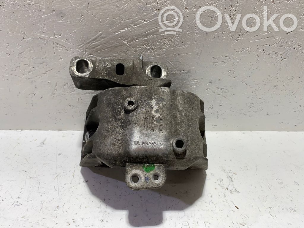Volkswagen Bora Engine mount bracket 