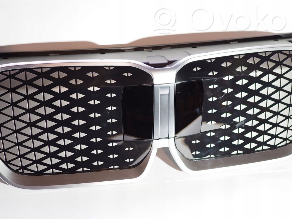 BMW X1 U11 Maskownica / Grill / Atrapa górna chłodnicy 