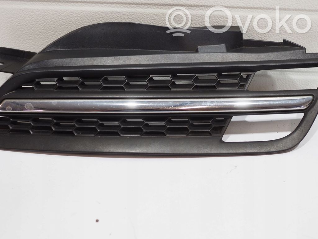 Nissan Micra Moldura/rejilla de la luz antiniebla delantera 