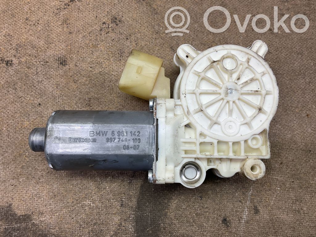 BMW 5 E60 E61 Front door window regulator motor 