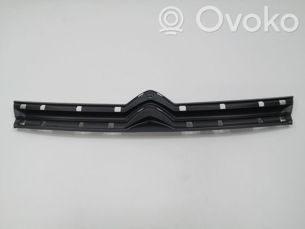 Citroen Jumpy Front bumper upper radiator grill 