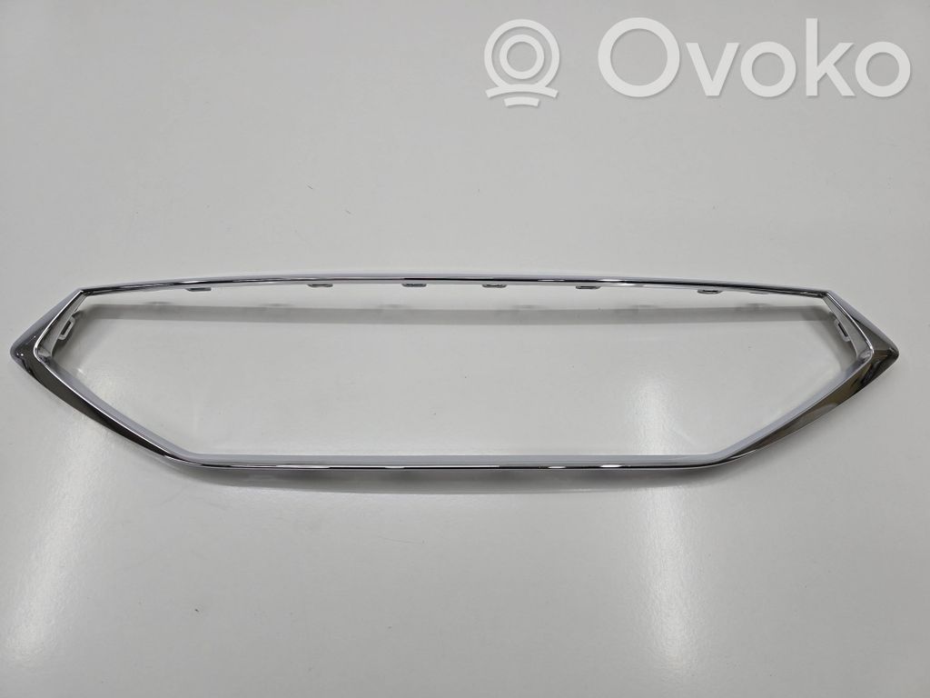 Seat Leon IV Front bumper upper radiator grill 