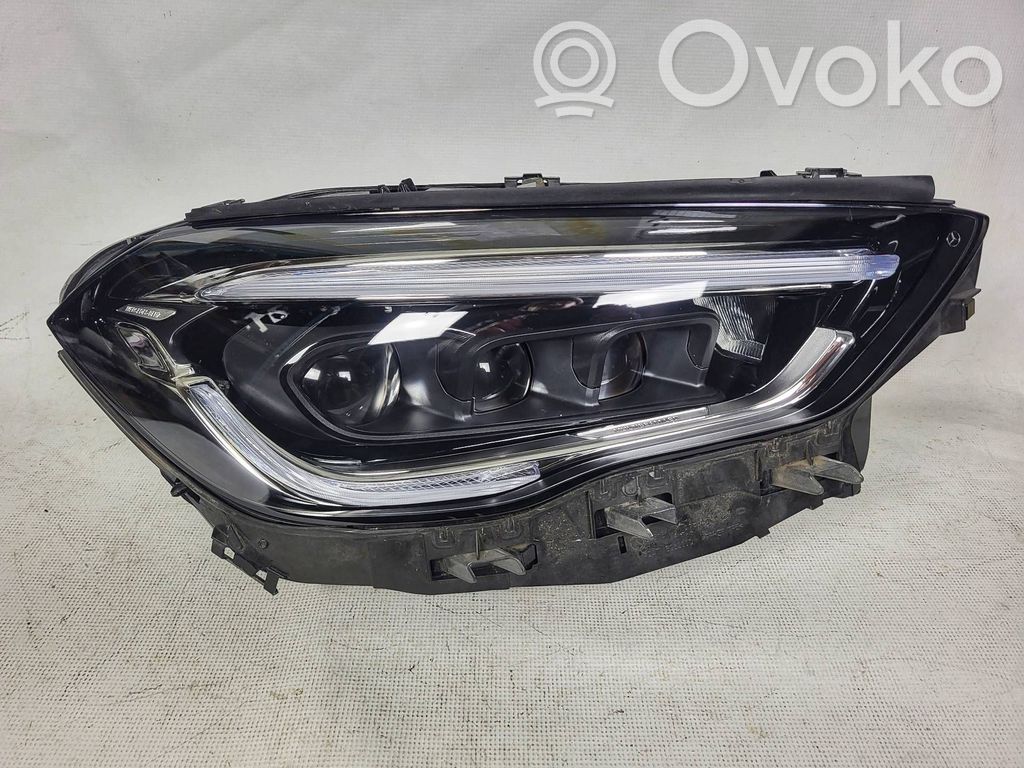Mercedes-Benz GLA H247 Lampa przednia 