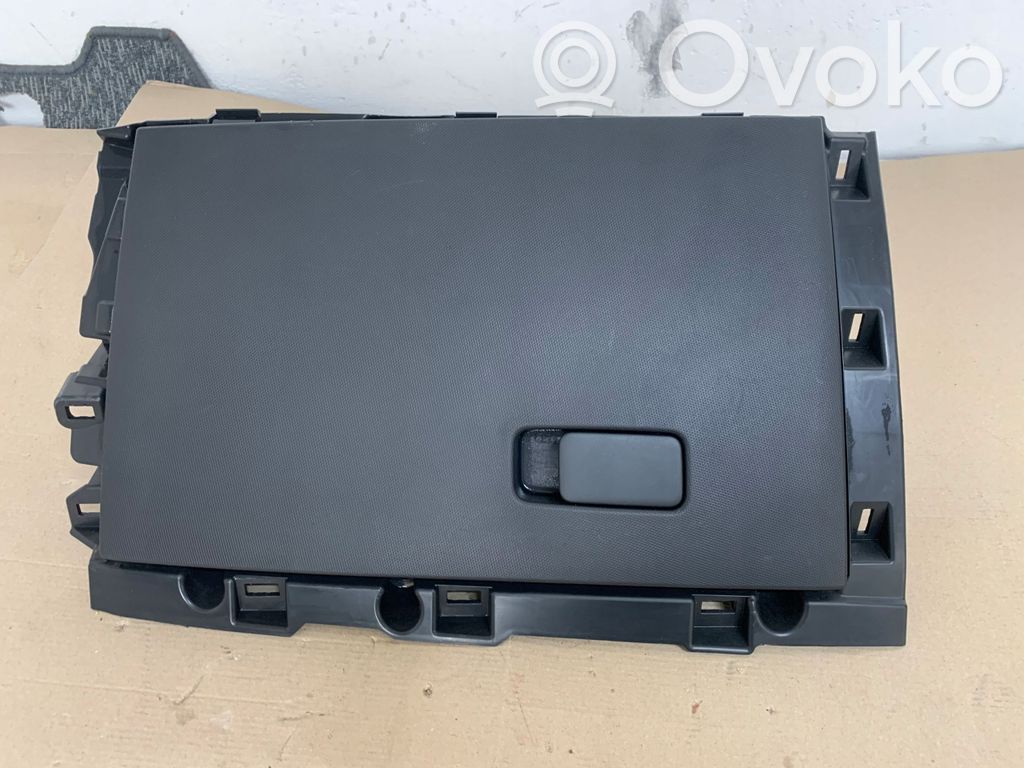 Handschuhfach   LJ8BR06040AAW