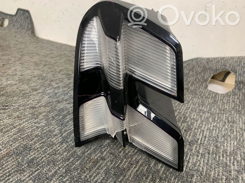 Front indicator light   LJ8B13404AE