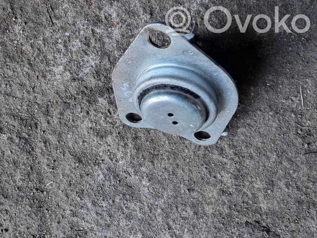 Engine mount bracket
