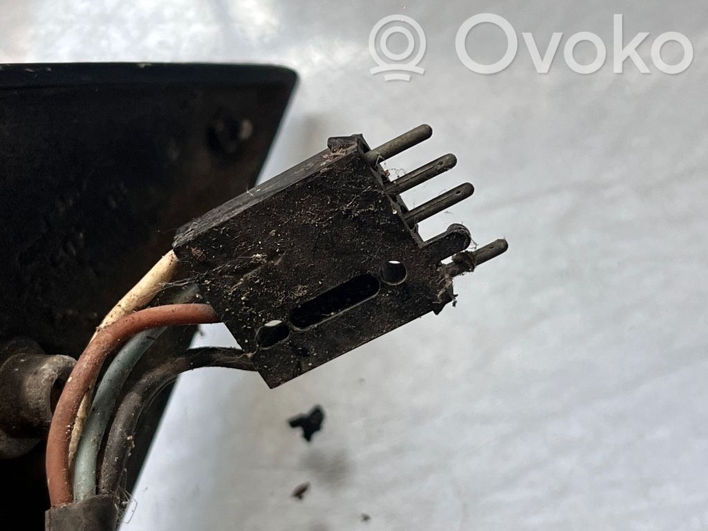 BMW 3 E30 Elektryczne lusterko boczne drzwi przednich 