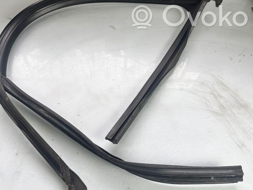 BMW 3 F30 F35 F31 Priekšpusē apdares gumija (virsbūvē) 