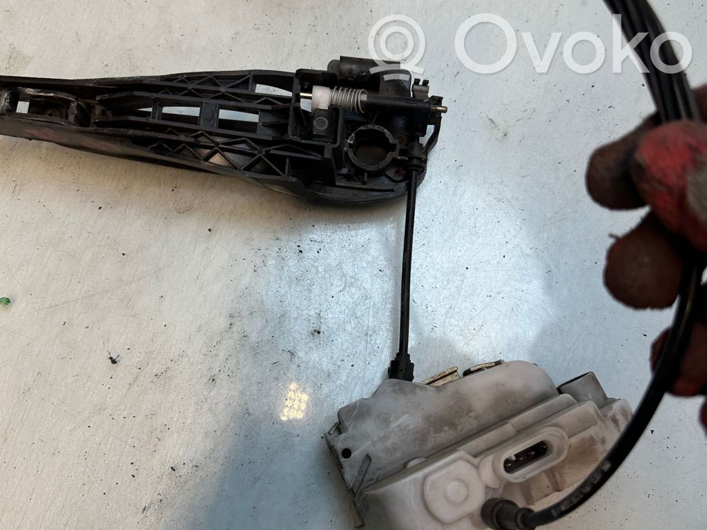 Citroen C3 Front door lock 