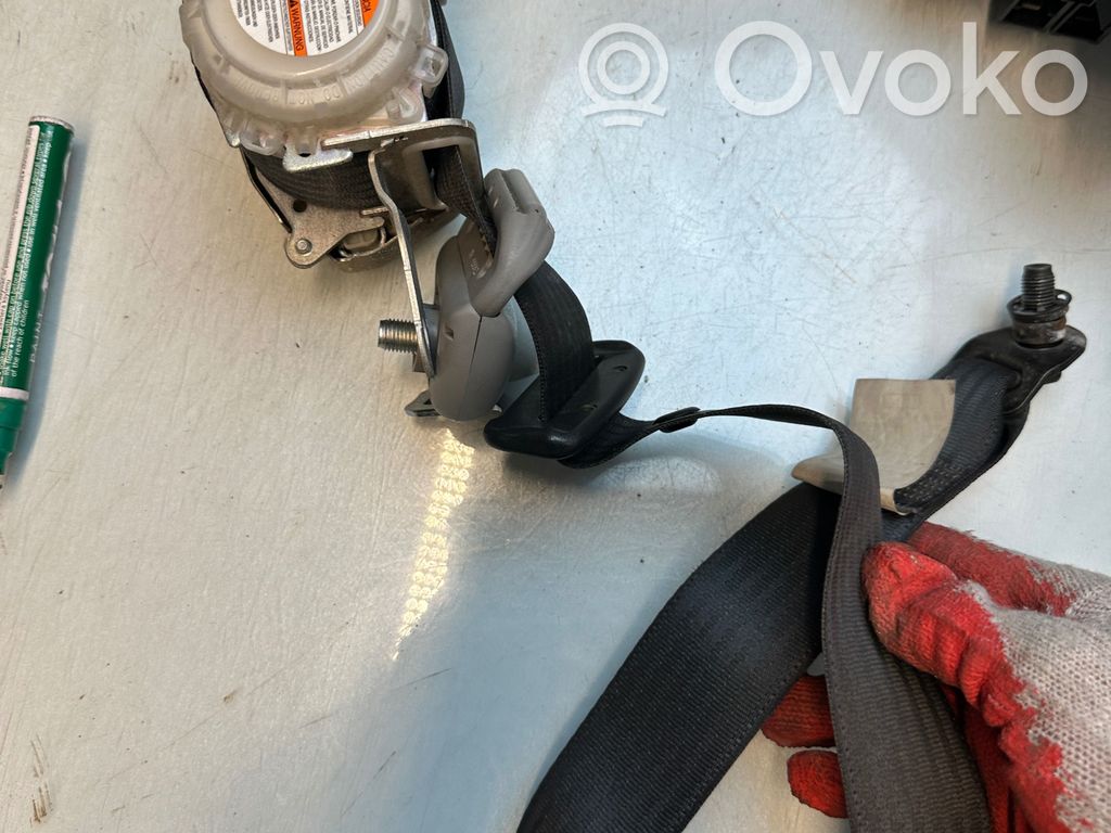 Suzuki Swift I Cinturón delantero 