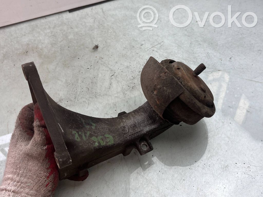 Engine mounting bracket   1137014