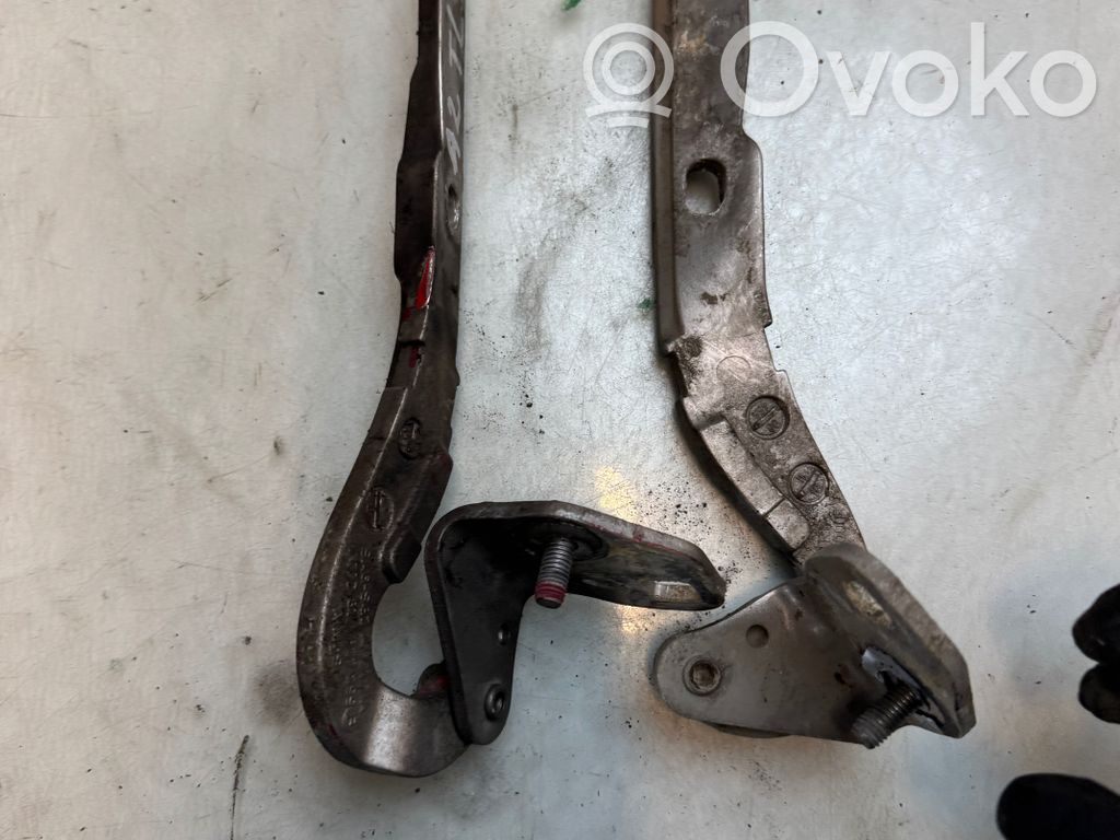 Audi A2 Tailgate/trunk/boot hinge 