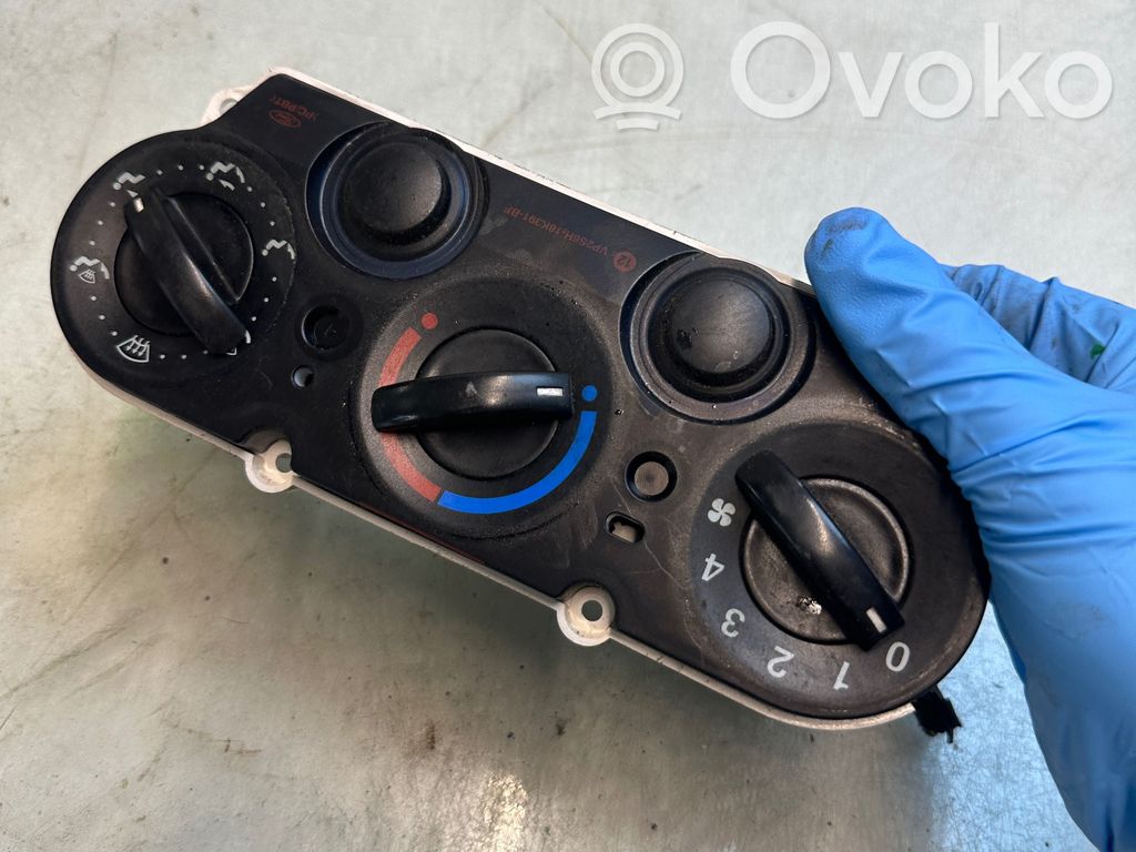 Ford Fiesta Panel klimatyzacji 