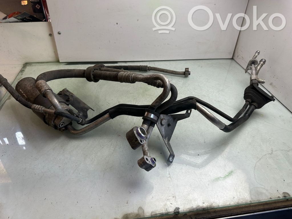 Volkswagen PASSAT B5.5 Manguera/tubo del aire acondicionado (A/C) 
