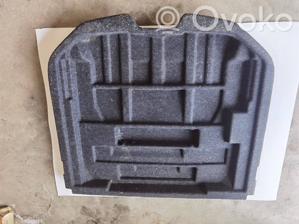 Volvo V60 Atsarginio rato skyriaus apdaila 