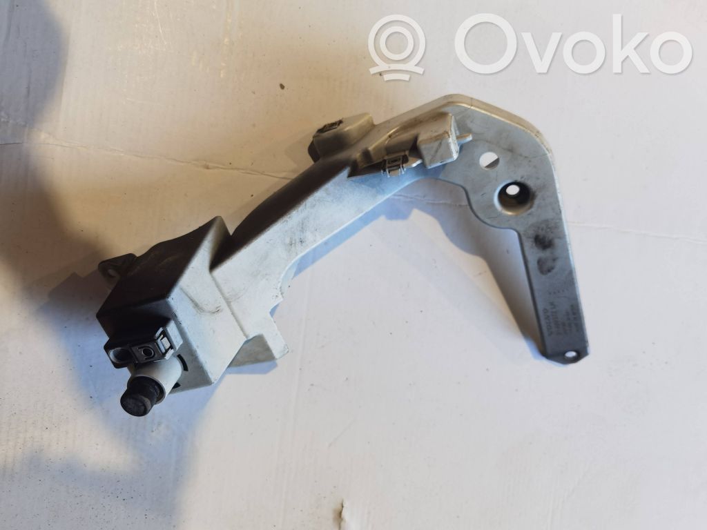 Rear bumper mounting bracket   31469372