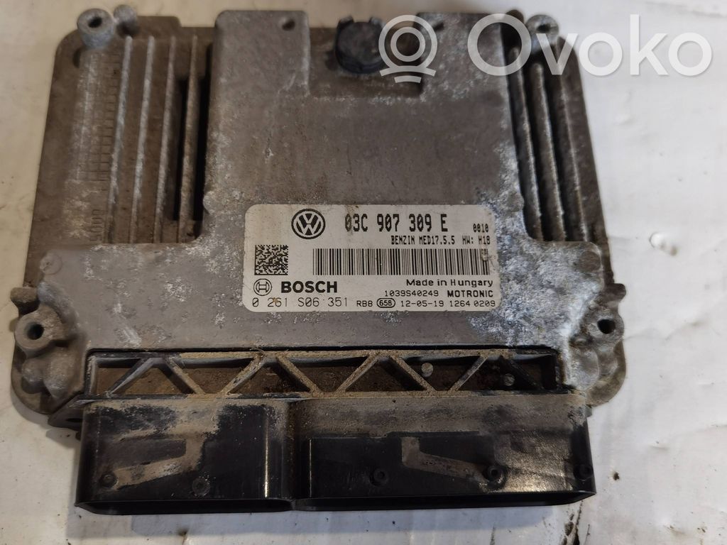 Volkswagen PASSAT B7 Engine control unit/module 