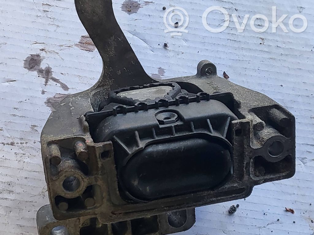 Skoda Octavia Mk3 (5E) Engine mount bracket 