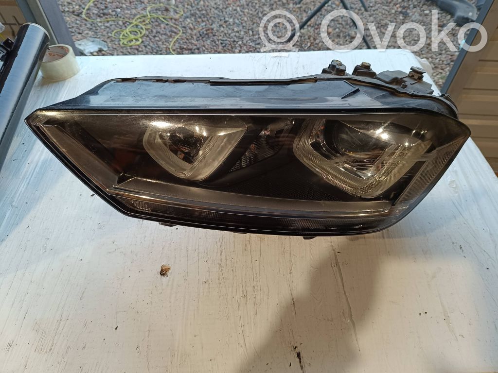 Volkswagen Golf Sportsvan Lampa przednia 